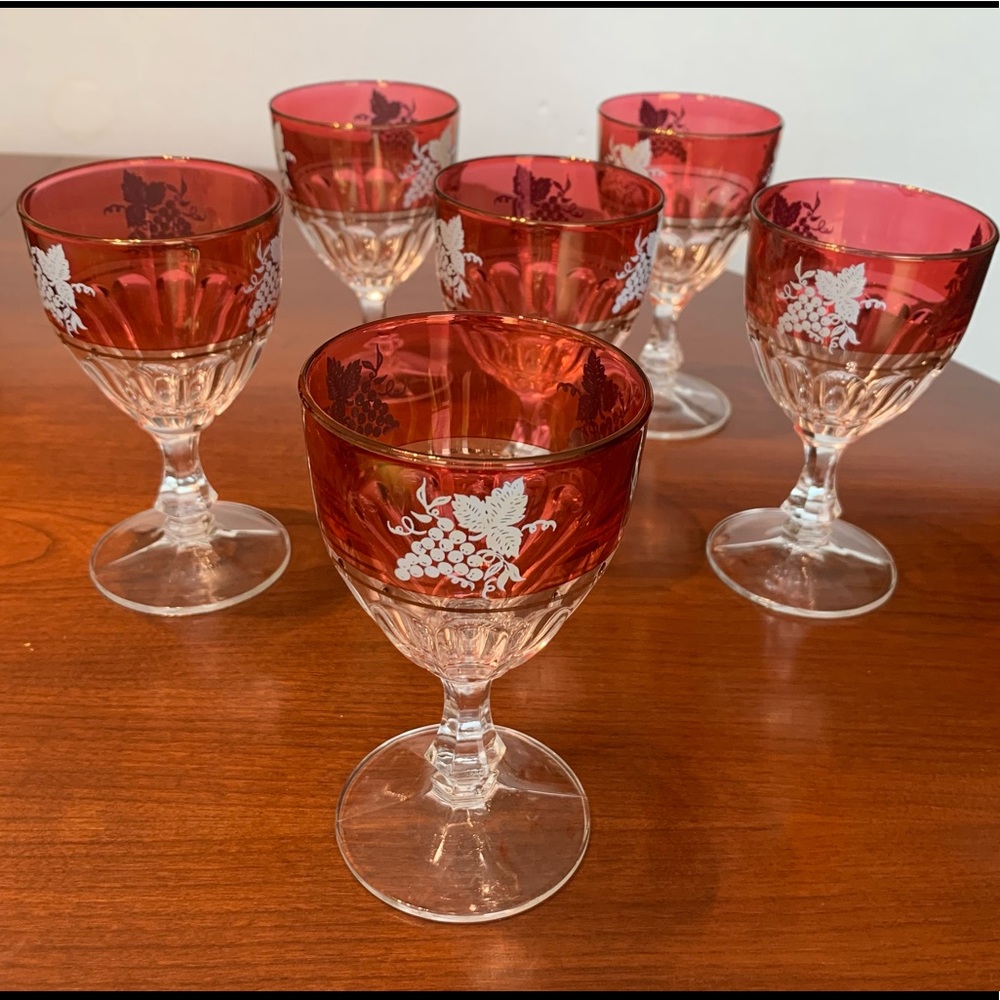 Set of 6 Ruby Red & clear crystal cut 5” tall wine glasses white grapes print